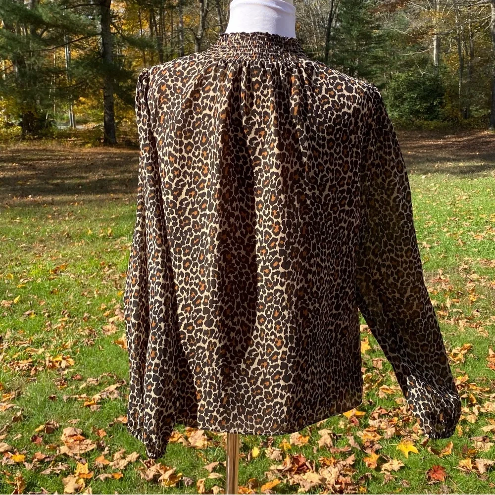 J. CREW TOP BLOUSE LEOPARD ANIMAL PRINT CREAM BROWN LONG SLEEVE SMOCKED NECK M